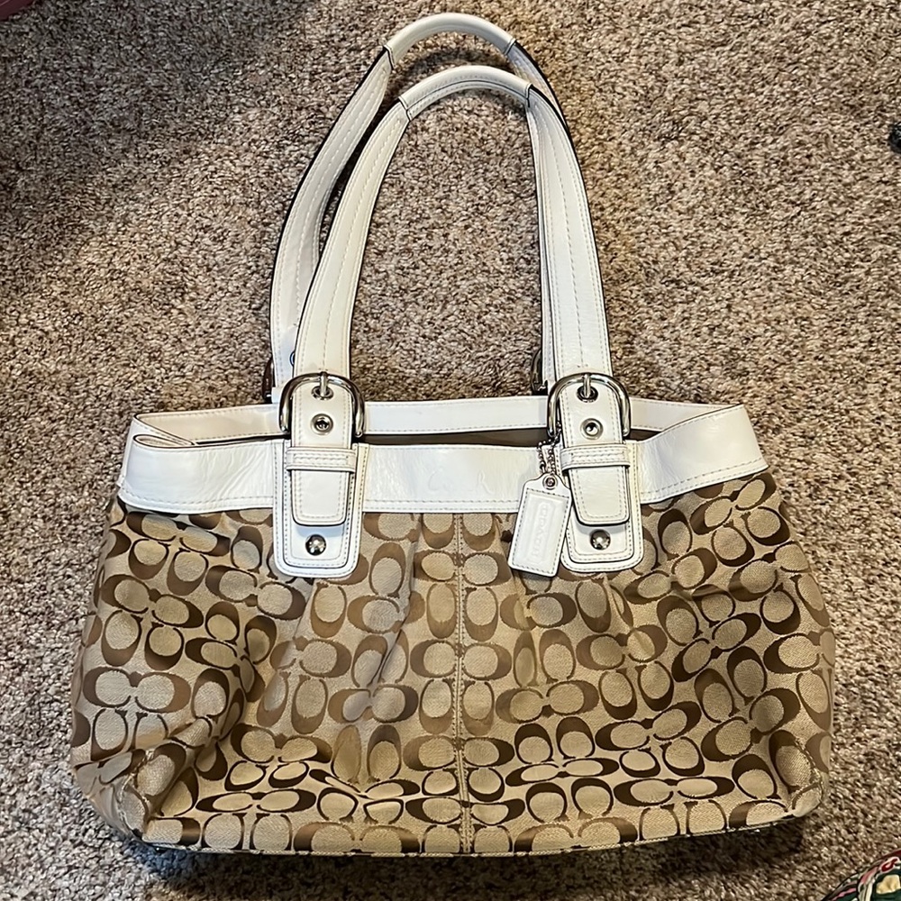 LIKE NEW Coach shoulder bag
